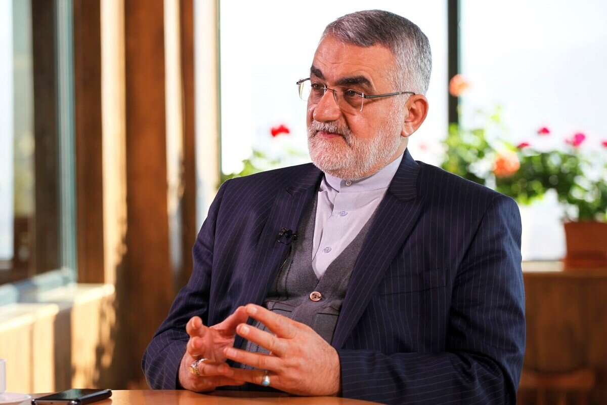 بروجردی: پاسخ ایران به حمله آمریکا به لارک هشدار بود/ در صورت تکرار پایگاه‌های بیشتری هدف قرار می‌گیرند