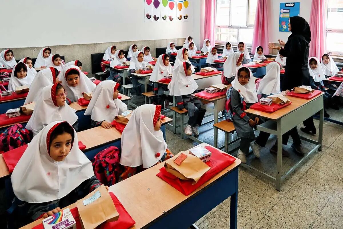 واکنش سخنگوی آموزش و پرورش به شایعه استعفای معلمان و تأکید بر آموزش حضوری