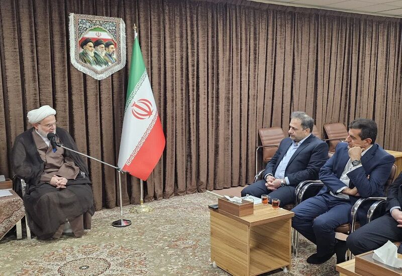 نماینده ولی‌فقیه در کردستان: وضعیت معیشت کارگران نیازمند تصمیم‌گیری فوری است