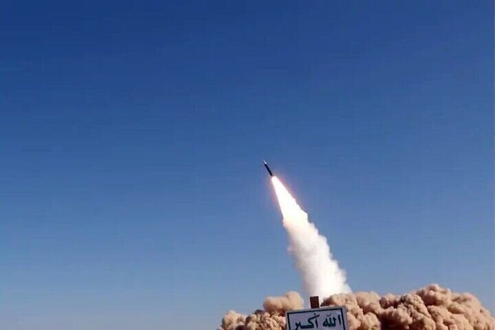 حمله موشکی ارتش یمن به پایگاه‌های ائتلاف سعودی در عدن